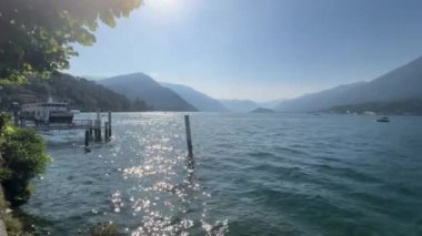 İtalya 'daki Como Gölü' ndeki Bellagio rıhtımından panorama. Yüksek kalite 4k görüntü