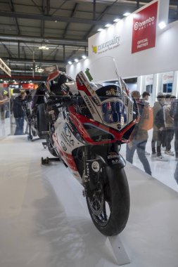 Milan, İtalya: 2023 01 28 Eicma Milano Bisiklet Fuarı Ducati SuperBike Ayrton Badovini. Yüksek kalite fotoğraf