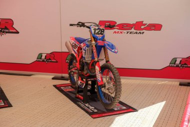 Trento, İtalya: 04 2024 MxGP Pietramurata ücretsiz uluslararası motokros Beta Mrt Box etkinliği. Yüksek kalite fotoğraf