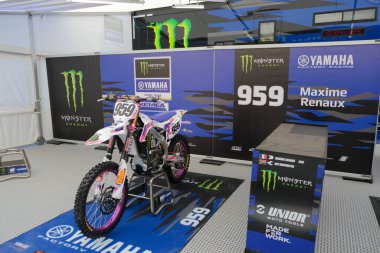  Trento, İtalya: 04 2024 MxGP Pietramurata Uluslararası Motokros Yamaha MxGP Kutusu. Yüksek kalite fotoğraf