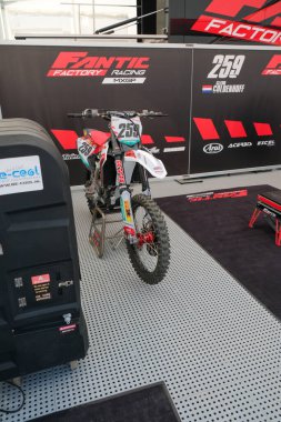 Trento, İtalya: 04 2024 MxGP Pietramurata Uluslararası Motokros Fantic MxGp Kutusu. Yüksek kalite fotoğraf