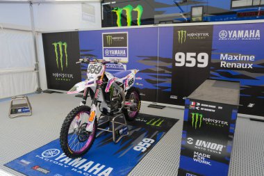  Trento, İtalya: 04 2024 MxGP Pietramurata Uluslararası Motokros Yamaha MxGP Kutusu. Yüksek kalite fotoğraf
