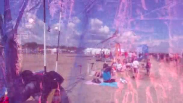 意大利塞维利亚 2024年元宵节免费放风筝 在海滩上放飞了数千只彩色风筝 高质量的4K镜头 — 图库视频影像