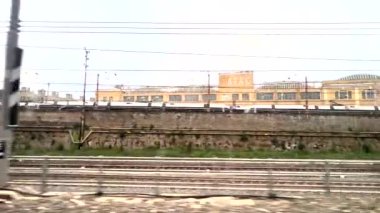 Roma 'nın başkenti etrafında İtalya' ya tren yolculuğu. Yüksek kalite 4k görüntü