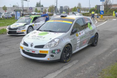 Reggio Emilia, İtalya: 06 06 2019 Serbest Rally etkinliği Renault Clio grubuyla. Yüksek kalite fotoğraf