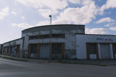 İtalya, Ferrara 'da Tresigallo, ticari inşaat. Yüksek kalite fotoğraf