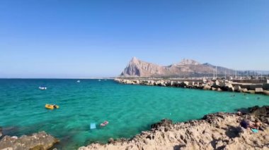 San Vito Lo Capo plajı, Sicilya, İtalya, gün batımında. Yüksek kalite 4k görüntü