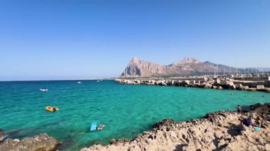 San Vito Lo Capo plajı, Sicilya, İtalya, gün batımında. Yüksek kalite 4k görüntü
