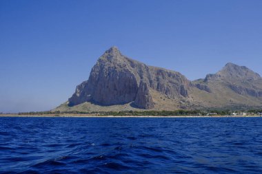 Monako Dağı San Vito lo Capo İtalya 'da denizden görüldü.
