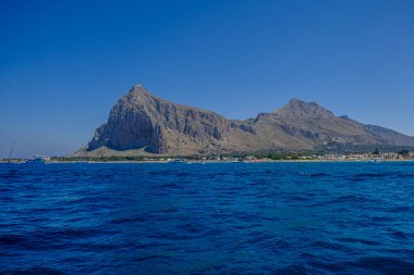Monako Dağı San Vito lo Capo İtalya 'da denizden görüldü.