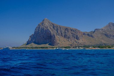 Monako Dağı San Vito lo Capo İtalya 'da denizden görüldü.