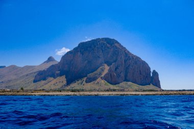 Monako Dağı San Vito lo Capo İtalya 'da denizden görüldü.