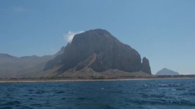 Monako Dağı San Vito lo Capo İtalya 'da denizden görüldü.