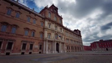 2024 02 Modena: Piazza Roma, dış görünüm. Yüksek kalite 4k görüntü