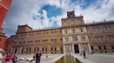 2024 02 Modena: Piazza Roma, dış görünüm. Yüksek kalite 4k görüntü