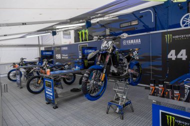 Trento, İtalya: 04 2024 MxGP Pietramurata Uluslararası Motokros Yamaha Canavar Kutusu. Yüksek kalite fotoğraf