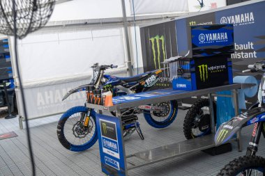 Trento, İtalya: 04 2024 MxGP Pietramurata Uluslararası Motokros Yamaha Canavar Kutusu. Yüksek kalite fotoğraf