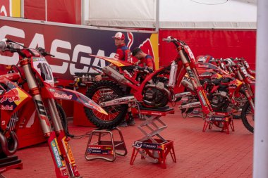 Trento, İtalya: 04 2024 MxGP Pietramurata Uluslararası Motokros MxGp GasGaz Takımı ücretsiz etkinliği. Yüksek kalite fotoğraf