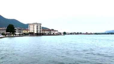 Iseo Gölü, göl manzarası ve adalar. Yüksek kalite fotoğraf