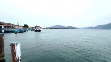 Iseo Gölü, göl manzarası ve adalar. Yüksek kalite fotoğraf