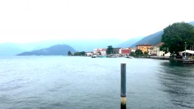 Iseo Gölü, göl manzarası ve adalar. Yüksek kalite fotoğraf