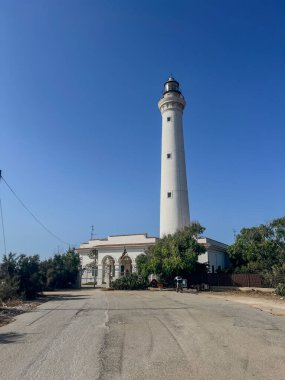 San Vito Lo Capo deniz feneri yoldan görüldü. Yüksek kalite fotoğraf