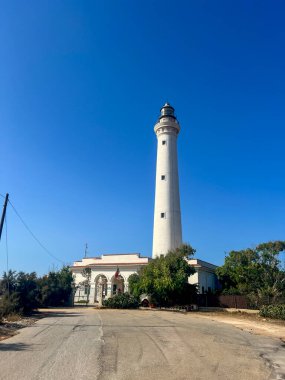 San Vito Lo Capo deniz feneri yoldan görüldü. Yüksek kalite fotoğraf