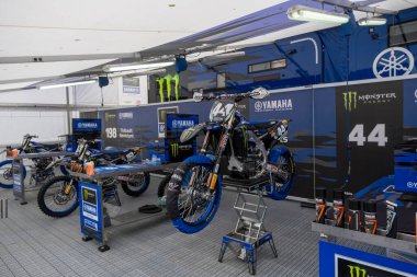 Trento, İtalya: 04 2024 MxGP Pietramurata Uluslararası Motokros Yamaha Canavar Kutusu. Yüksek kalite fotoğraf
