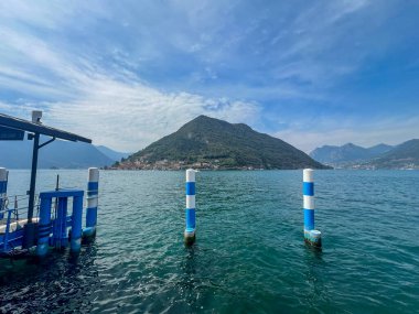 Iseo Gölü, Monte Isola ile panoramik manzara. Yüksek kalite fotoğraf