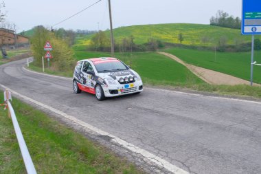 Reggio Emilia, İtalya: 06: 06 2019 Serbest Ralli B grubu Citroen C2 ile. Yüksek kalite fotoğraf