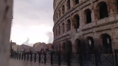 Roma 'daki kolezyum zaman atlamalı panorama. Yüksek kalite 4k görüntü
