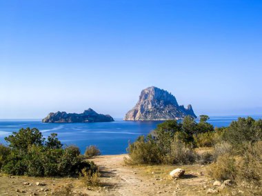 Ibiza adasındaki kaya plajı. Yüksek kalite fotoğraf