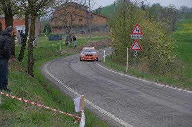 Reggio Emilia, İtalya: 06: 06 2019 Serbest Ralli B grubu araba Citroen Saxo Vts ile yolda. Yüksek kalite fotoğraf