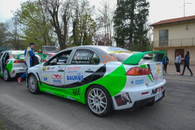 Reggio Emilia, İtalya: 06: 06 2019 Serbest Ralli B grubu Mitsubishi Lancer Evo ile. Yüksek kalite fotoğraf