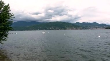 İtalya 'daki Maggiore Gölü manzarası Stresa' dan görülüyor. Yüksek kalite 4k görüntü