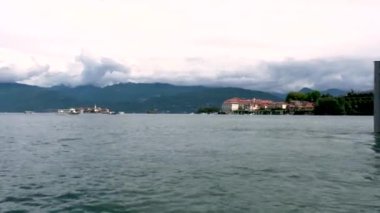 İtalya 'daki Maggiore Gölü manzarası Stresa' dan görülüyor. Yüksek kalite 4k görüntü