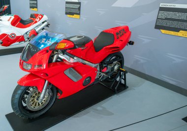 Milan, İtalya: 11 05 2024 Eicma International bisiklet ve motosiklet şovu Honda NR. Yüksek kalite fotoğraf