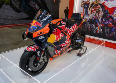 Milan, İtalya: 11 05 2024 Eicma International bisiklet ve motosiklet şovu Ktm MotoGp Jack Miller. Yüksek kalite fotoğraf