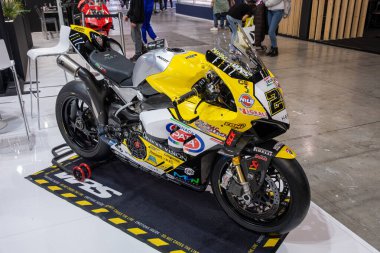 Milan, İtalya: 11 05: 2024 Eicma International bisiklet ve motosiklet şovu Ducati SuperBike Panigale Andrea Iannone. Yüksek kalite fotoğraf