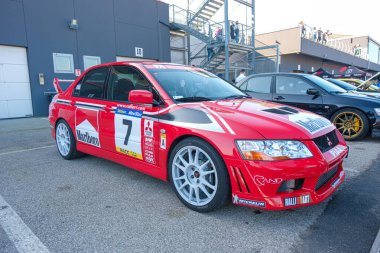 Cremona, İtalya: 11 01 2024 JCM Free Japon arabası rallisi mitsubishi Lancer. Yüksek kalite fotoğraf