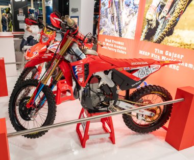 Milan, İtalya: 11 05: 2024 Eicma International bisiklet ve motosiklet şovu Honda Hrc Crf 450 Tim Gajser. Yüksek kalite fotoğraf