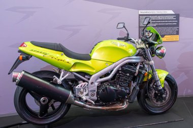 Milan, İtalya: 11 05 2024 Eicma International bisiklet ve motosiklet şovu Triumph Speed Triple. Yüksek kalite fotoğraf