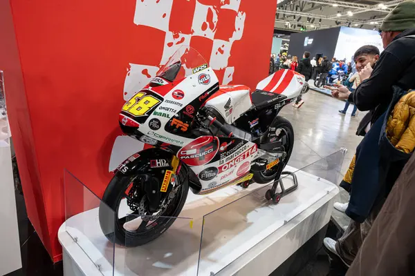 Milan, İtalya: 105 05 2024 Eicma International bisiklet ve motosiklet şovu Honda Sic 58 Luca Luentta. Yüksek kalite fotoğraf