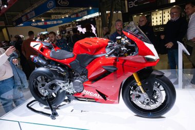 Milan, İtalya: 11 05 2024 Eicma International bisiklet ve motosiklet şovu Ducati. Yüksek kalite fotoğraf