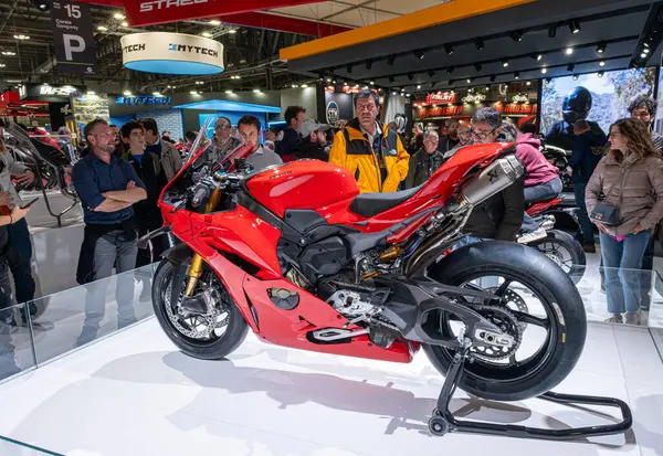 Milan, İtalya: 11 05 2024 Eicma International bisiklet ve motosiklet şovu Ducati. Yüksek kalite fotoğraf