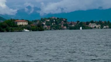 İtalya 'da Maggiore Gölü' nde tekne. Yüksek kalite 4k görüntü