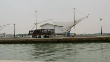 İtalya 'da Cesenatico Rimini Riviera Romagnola' da deniz balıkçılığı için Trabucco. Yüksek kalite 4k görüntü