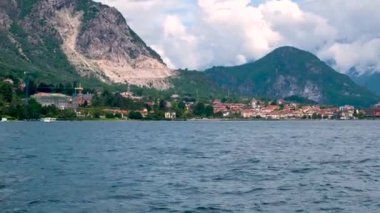 İtalya 'da Maggiore Gölü' nde tekne. Yüksek kalite 4k görüntü