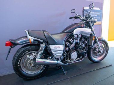 Milan, İtalya: 11 05 2024 Eicma International bisiklet ve motosiklet şovu Yamaha V-Max. Yüksek kalite fotoğraf