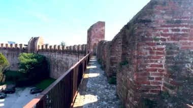 Antik ortaçağ duvarlı şehri Padua Italya, duvarlarda yürüyor. Yüksek kalite 4k görüntü